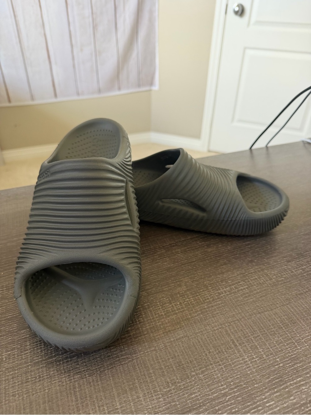 Crocs Mellow Recovery Slides Grey Men's 7 Women's 9